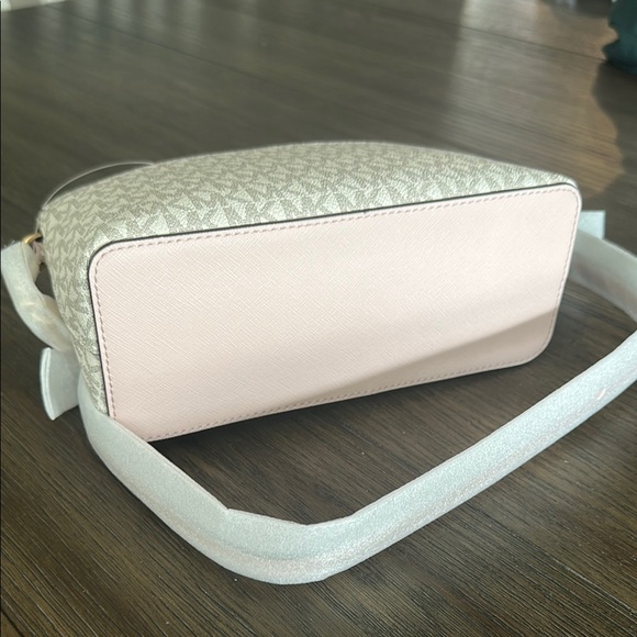 Michael Kors White Crossbody Bag - Picture 7 of 9